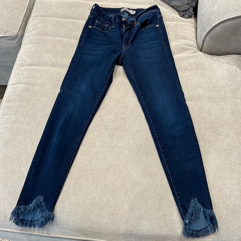 Dark wash with fringe at ankle